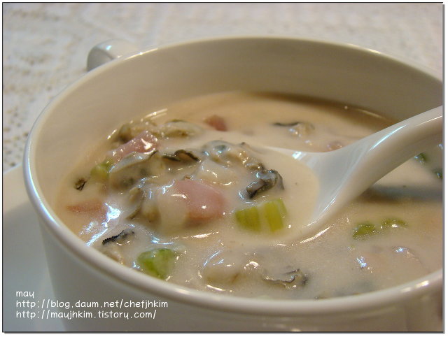 아침식사로 좋은 굴차우더