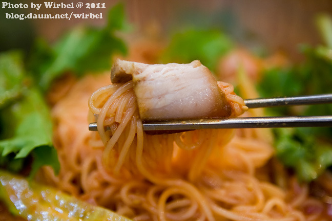 매콤한 비빔국수와 편육이 맛있는 그곳! 분당에서 이곳을 모르면 간첩!