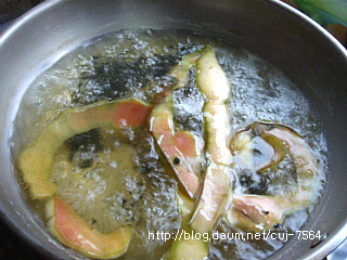 살림힌트, 탄 냄비 쉽게 닦아내기