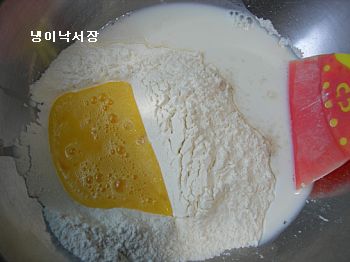 치즈가 쭈~욱 모짜렐라 치즈 빵