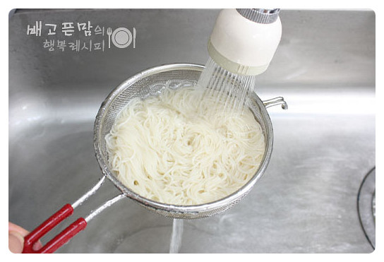 [부추 닭 국수]