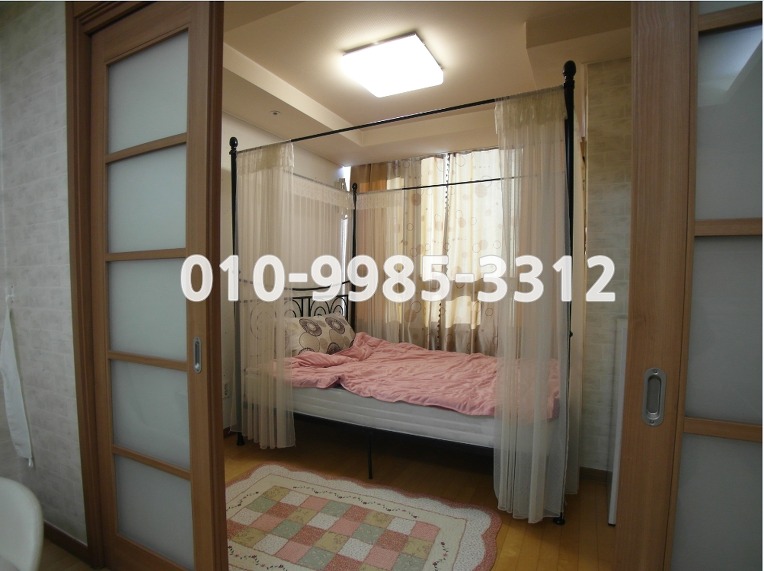 역삼역 오피스텔 역삼엘지에클라트 반전세 분리형으로 미닫이로된분리형태의고층