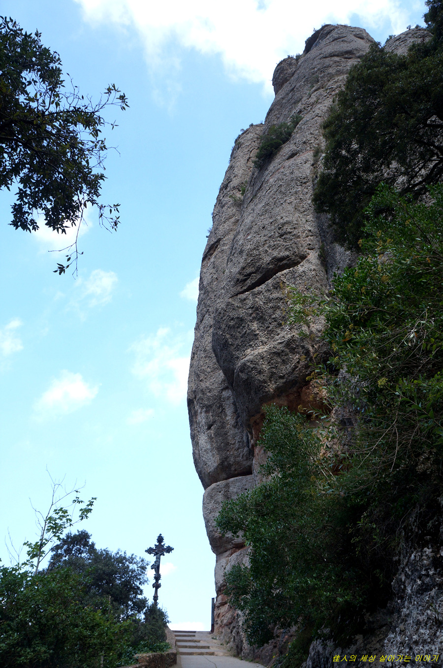 산타 코바(Santa Cova)에 이르는 길(몬세라트) 그리고 검은 성모상