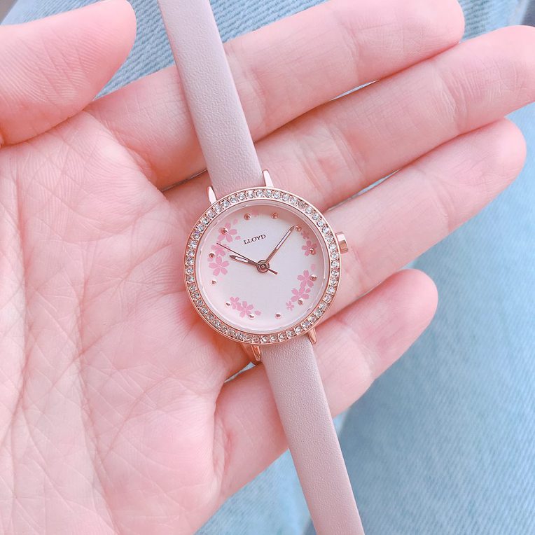#로이드대학로점GO🎁 벚꽃 흩날리 듯, 대학로 벚꽃시계🌸 