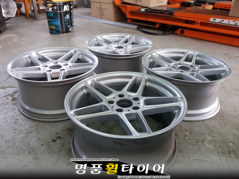 전주명품휠타이어 슈니쳐 18인치 하이퍼실버 중고휠 사제휠 
