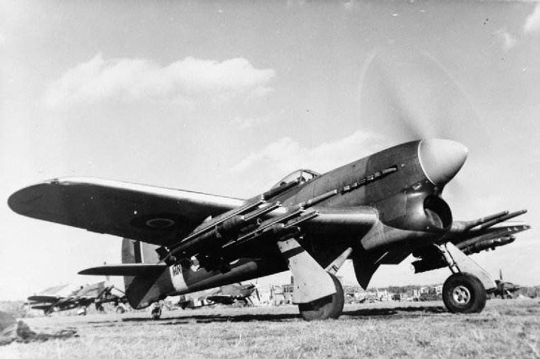영국 공군의 독일군 기갑 차량 격파 필살 무기였던 RP-3 로켓탄 -German Panzer perfect striked Weapons by RCAF Hawker Typhoons  RP-3 Rocket 