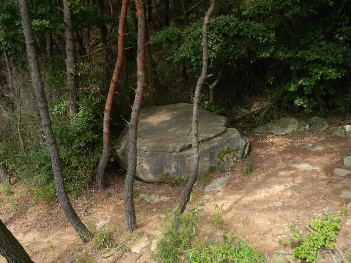 당당한 체격을 지닌 신라 후기 돌부처, 남산 열암곡 석불좌상 (열암곡 마애불상)