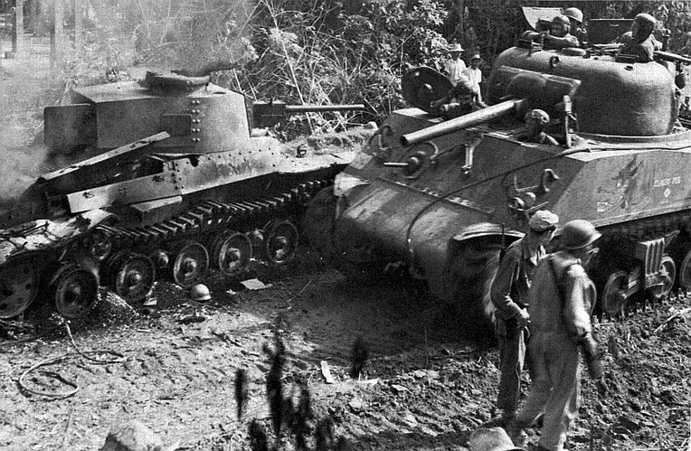 루손섬에서 파괴된 일본군의 97식 치하 신호토 전차 -Destroyed IJA Type-97 Chi Ha Shinhoto Tank in the Luzon 