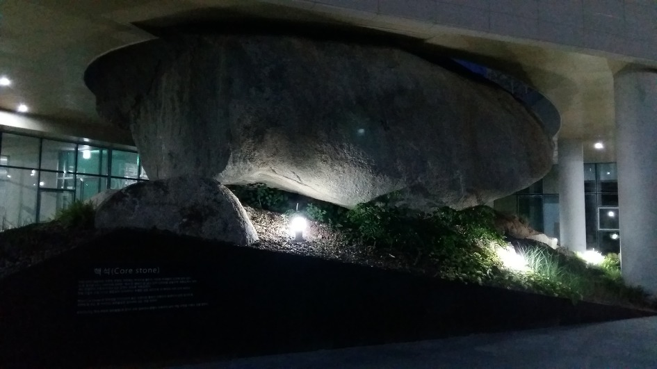 저녁에 사진 항을 거쳐서 영랑호 둘레길을 산책하였습니다.
